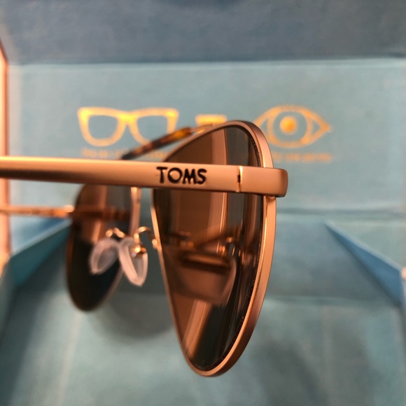 TOMS 60mm Blue Lens Sunglasses NWT - Picture 12 of 13